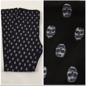 New Lularoe OS skulls on black leggings!